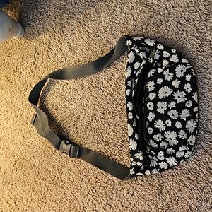 Daisy fanny pack